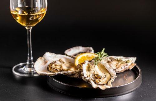 Fresh oysters on the half shell at Chesapeake's Seafood and Raw Bar in Gatlinburg, Tennessee