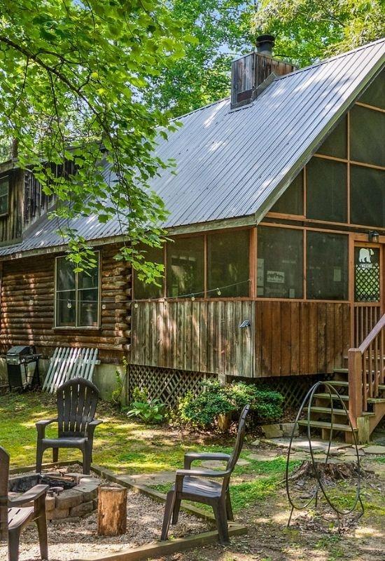 Arrowhead Ridge, a Pigeon Forge cabin near Dollywood and Great Smoky Mountain National Park.