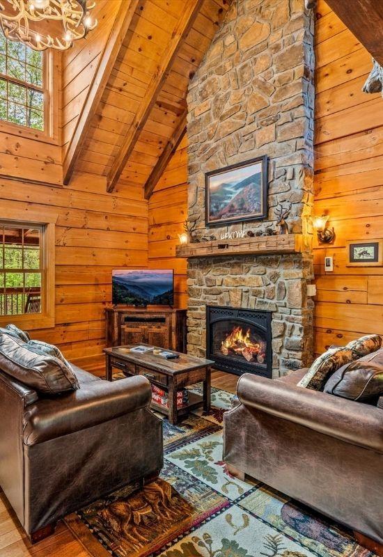Oakmont Lodge is a Gatlinburg cabin rental on Ski Mountain that sits on 8 acres of private land, bordering Great Smoky Mountains National Park.