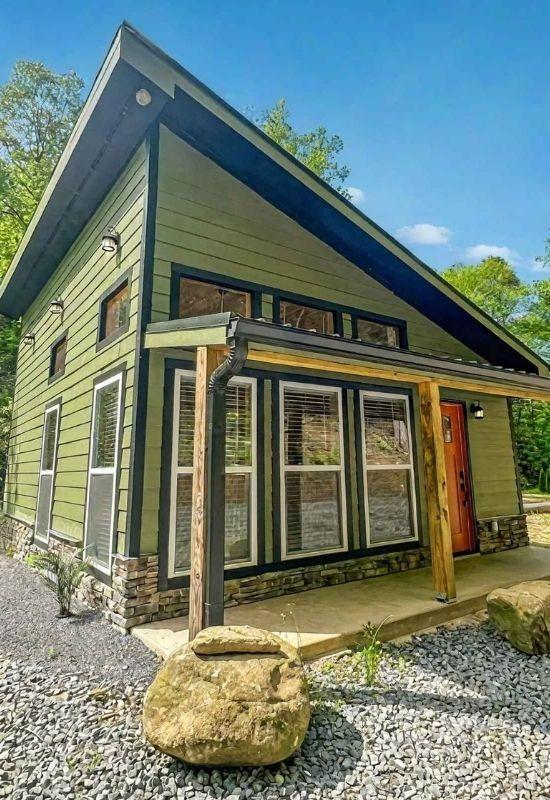 Sunshine is a 1-bedroom cabin in Cosby, TN, part of the Proffitt Park group of homes.