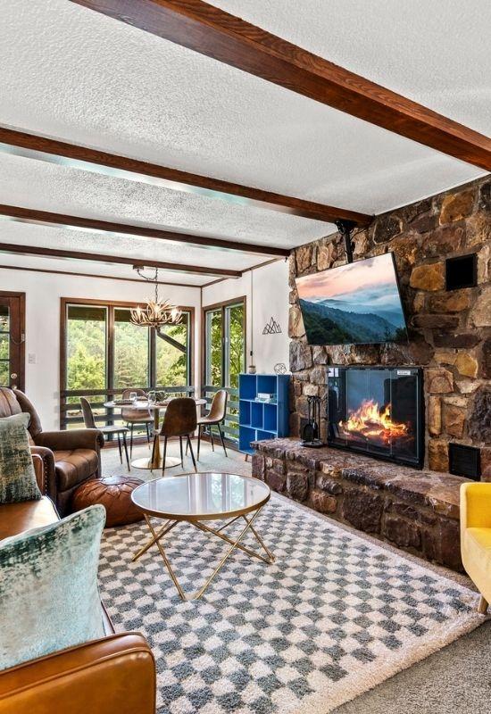 The Shaggin' Chalet is a Gatlinburg vacation rental condo that's set back off Parkway, overlooking a green at the golf course.